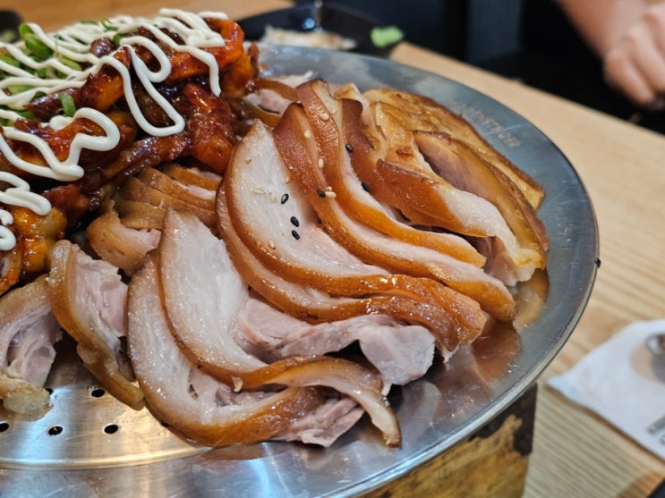  서면 장충족발, 부산서면단체술집 찾는다면? 넓은 좌석에 가성비까지 족발 맛집
