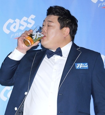 개그맨 김준현, 다 잃었다떠났다... '팬 무시' 논란이 부른 파장?