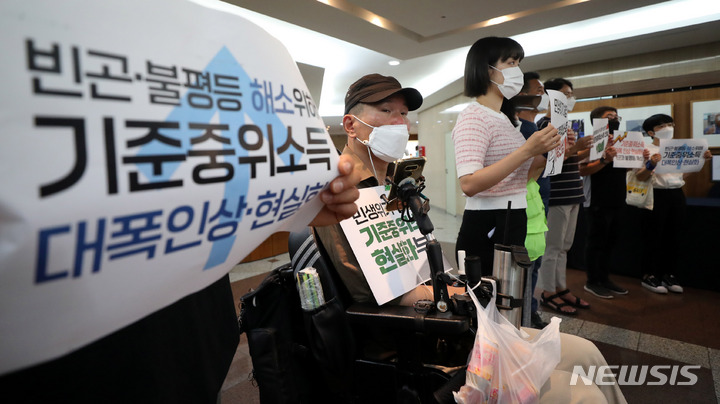 '알거지'가 돼야만 도와주는 나라? 복지 사각지대 이대로 괜찮나