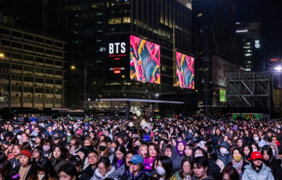  BTS 광화문 공연 인파 추산, 무사 컴백 엔딩
