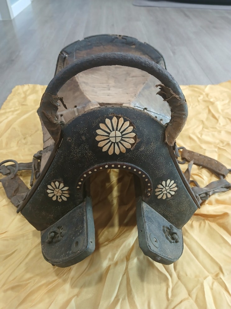  세월의 흔적을 간직한 조선시대 말안장(Joseon Dynasty Saddle)