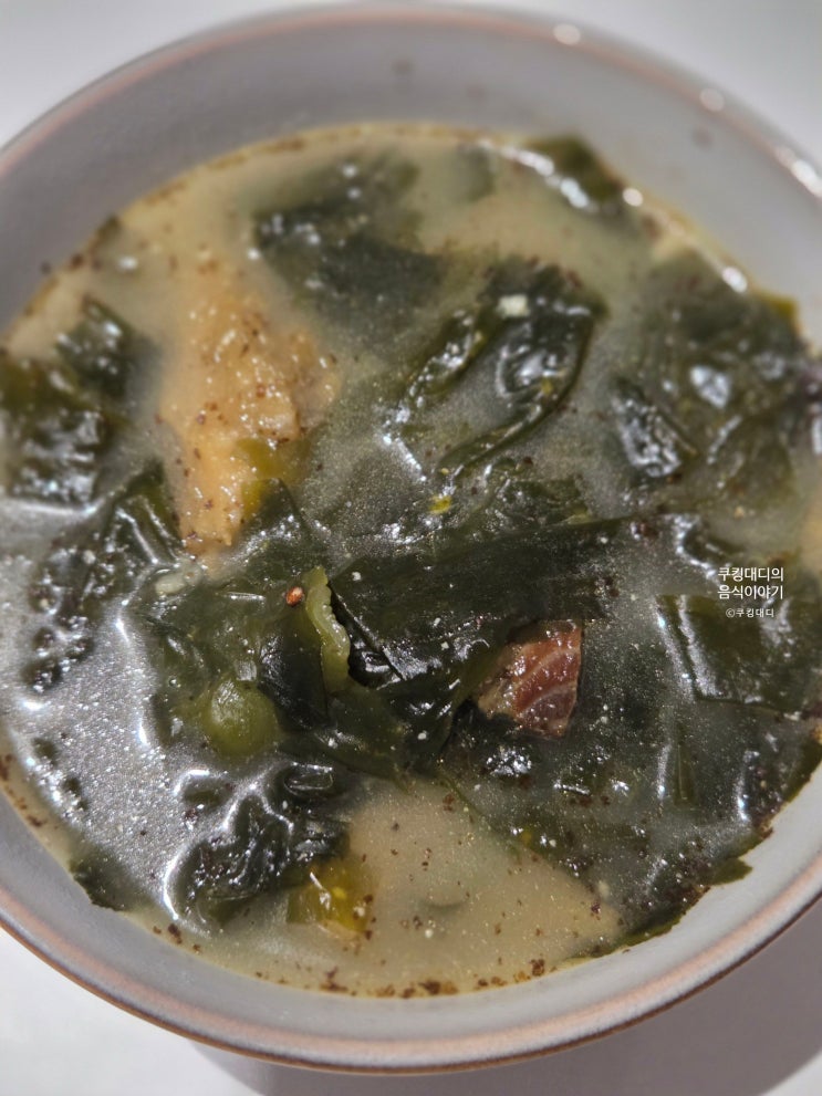  뽀얀 국물이 예술 실패 없는 황태 미역국 맛있게 끓이는 법