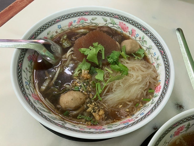치앙마이 맛집 아침식사 할수 있는 산티탐 밥집