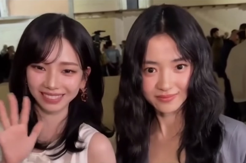 [패션] 김태리 VS 카리나 , 프라다 FW 쇼 상반된 스타일 완벽 분석
