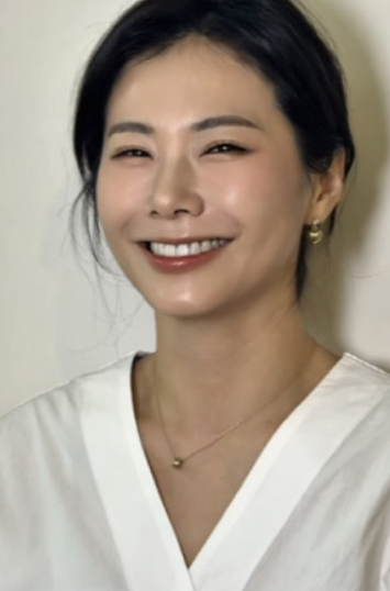   '나는 솔로' 28기 영숙, 부산 메이크업숍에서 리즈 갱신! "연예인인 줄 알았네"