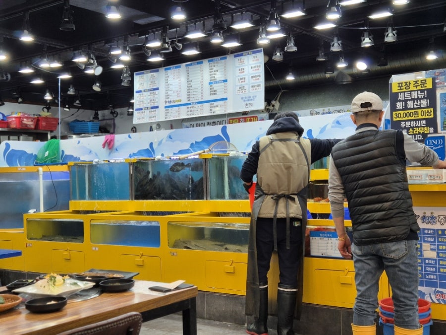 청춘종합어시장 사진 2