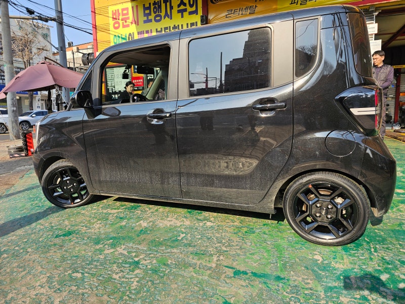 레이 15인치 블랙 휠 정말 멋지네요^^