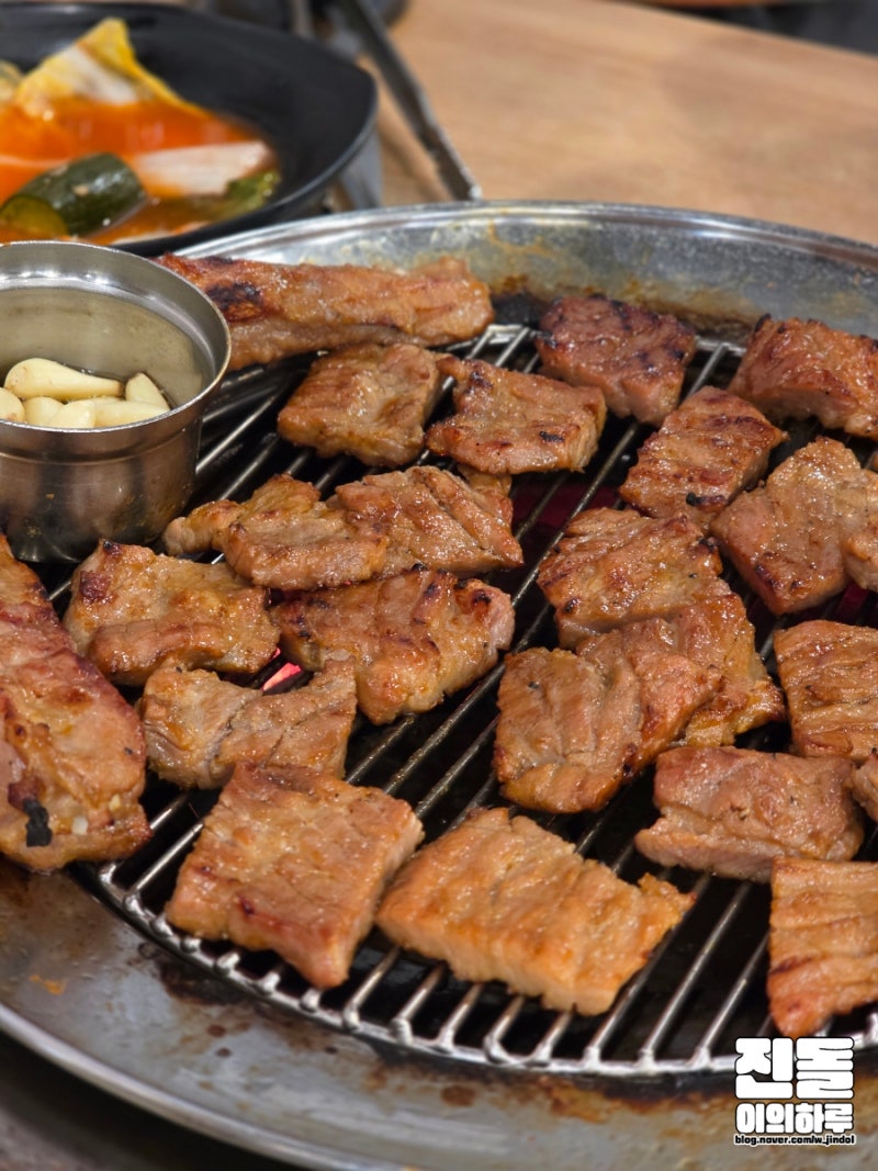 사가정역 맛집 흥부골숯불돼지왕갈비 | 된장찌개 냉면 계란찜 주는 가성비 돼지갈비집 주차....