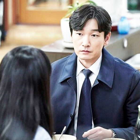  조승우가 밤마다 존댓말 쓰며 '수발'든다는 미모의 연하 동거인 정체