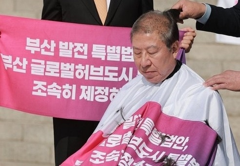 박형준, 국회 앞 삭발까지…부산 글로벌허브도시특별법 제정 촉구