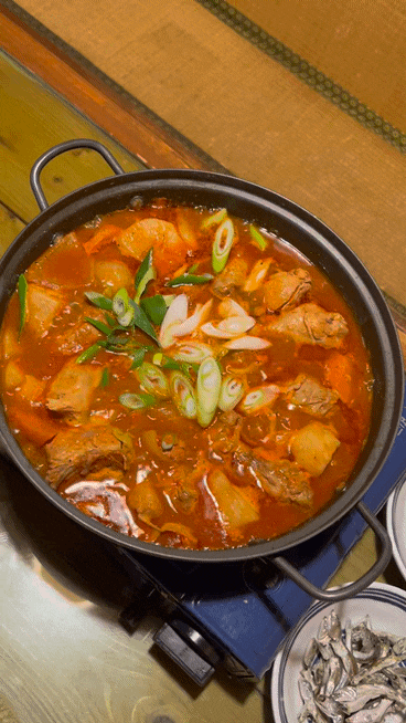   [통영 사랑방] 단골 냄새 제대로 나는 민속주점에서 닭도리탕 한판｜통영죽림술집