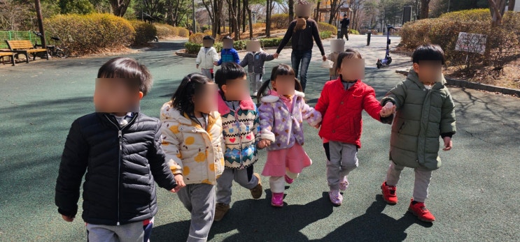  바깥놀이 아이큰별어린이집 야외활동 즐거운 신체놀이 신체활동