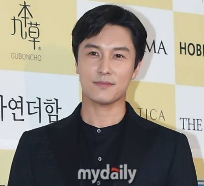   김동완 vs 전 매니저 진흙탕 싸움? "가만히 있어라" 역대급 폭로의 전말