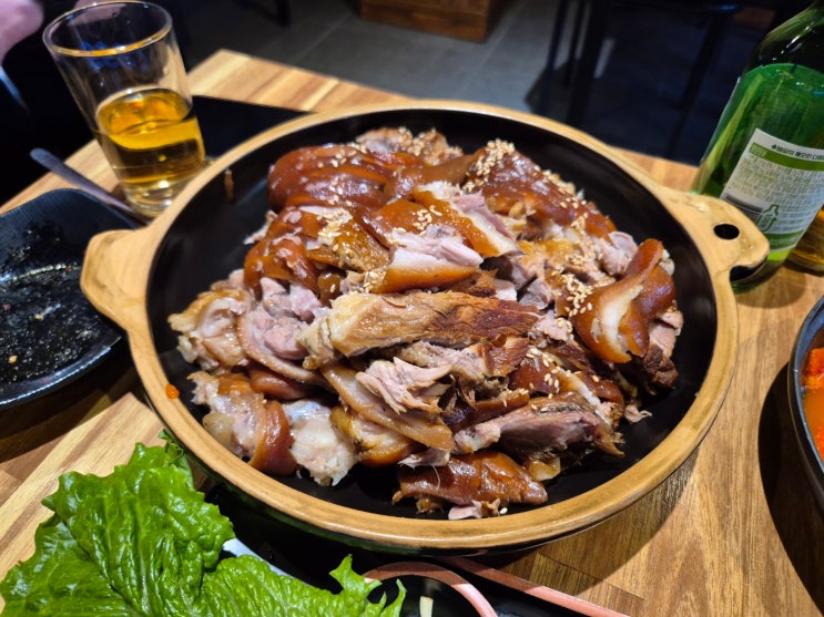  [속초 맛집] 1985년부터 지켜온 근본의 맛, '럭키족발' 참나무 장작 비주얼에 반하다! 