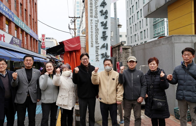 민주당 지도부와 전재수 의원에게 묻습니다… 박형준의 피맺힌 삭발