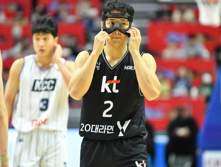  허훈한테 삼성은 그냥 코뼈파괴단임 (2023년이랑 비교해봄)