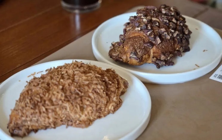  덕수궁 정동길 카페 커피루소 정동｜디저트 맛있는 대형카페 후기