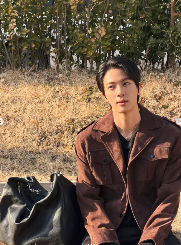[풍월 사주] 방탄소년단(BTS) 맏형 진 사주 분석! 월드와이드 핸섬의 '갑인일주'와 2026년 광화....