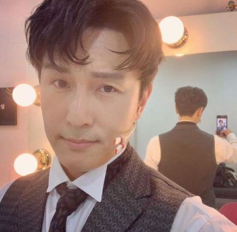 술 마시고 팬이랑 싸웠다? 신화 김동완, MC딩동 응원했다가 전 매니저 폭로까지 '설상가상'