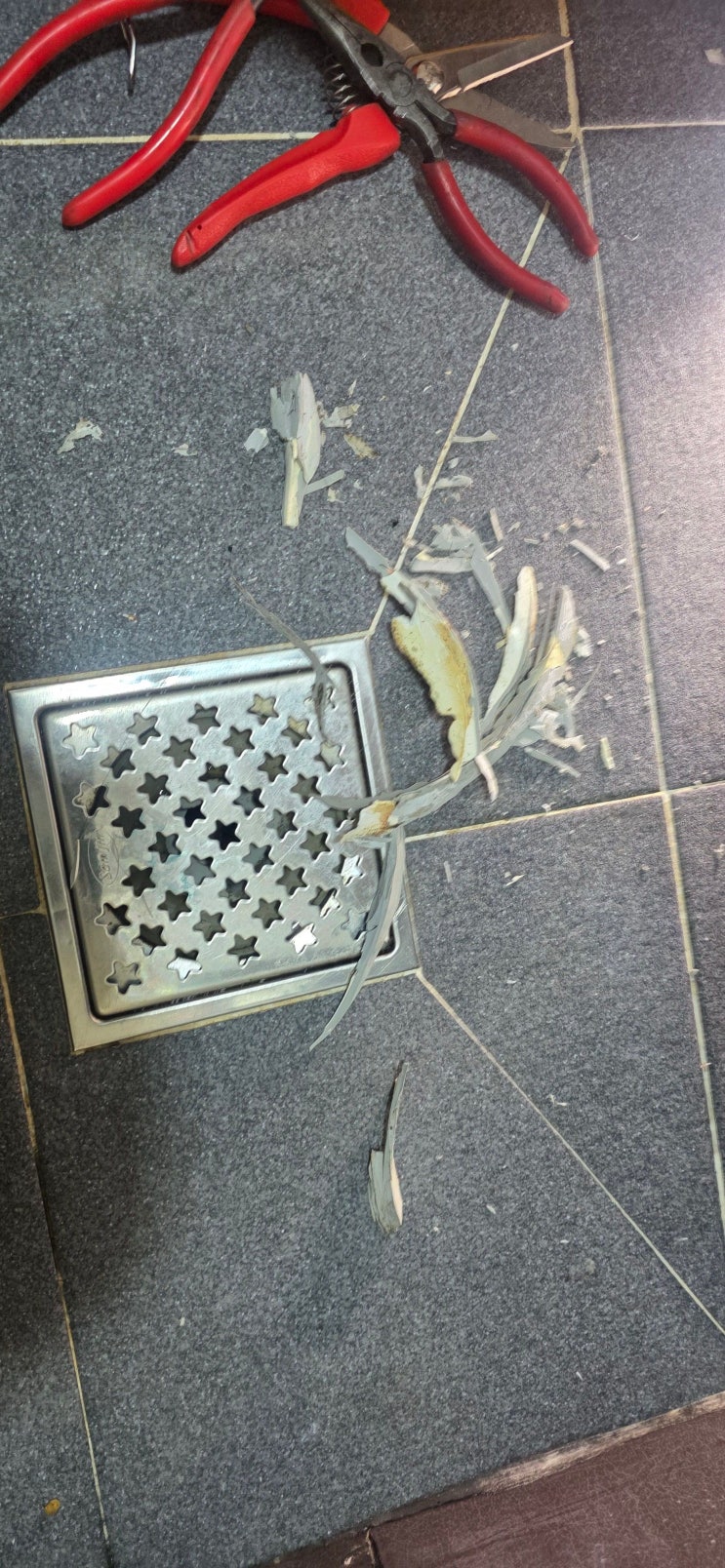  [청라 상가주택  세면대 수리] 배수구 교체부터 욕실 곰팡이 실리콘 재시공까지 해결!