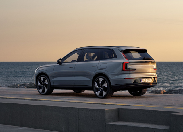  패밀리카로 전기 SUV 살려던 아빠들이 아이오닉9, EV9대신 볼보 EX90에 관심가지는 이유