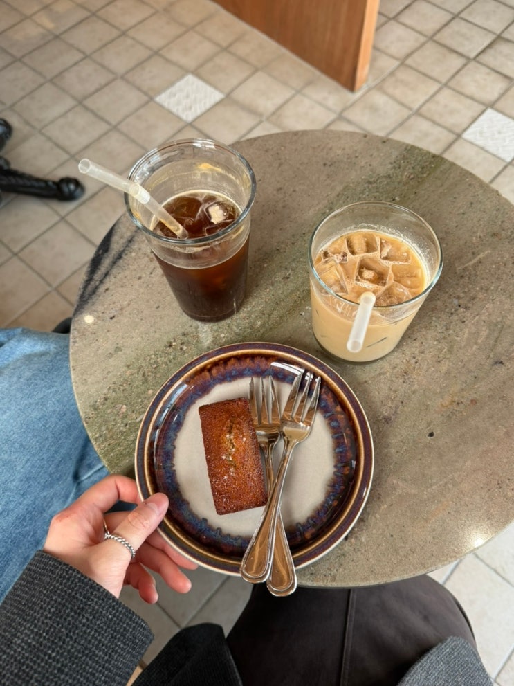  부산 광안리 카페 아키와와 주말 방문 후기