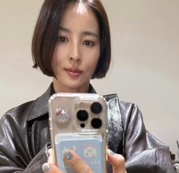  한혜진 보브컷 변신 2026 턱선 단발로 10년 어려 보이는 헤어 스타일