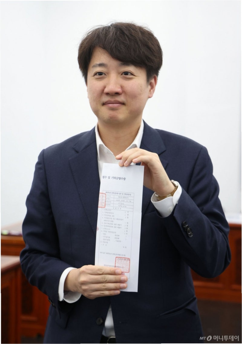 학력 위조 논란, 이준석 대표 vs 전한길 유튜버 진실 공방