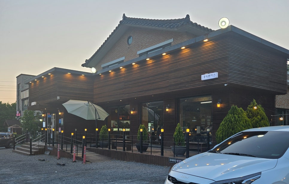 홍익돈까스 충주점 사진 1