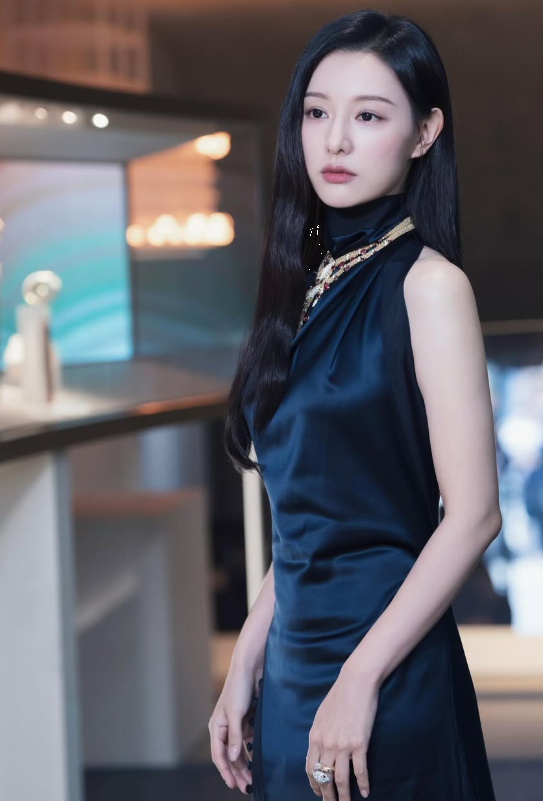 "예쁜데 너무 말랐다" 김지원 뼈말라 근황에 걱정 쏟아진 이유