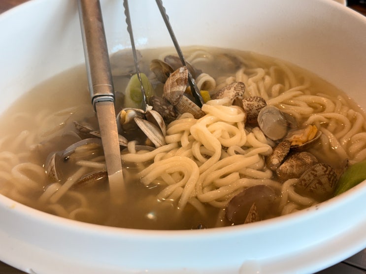  [춘천 맛집] 시원한 국물이 예술! 주차 걱정 없는 '배나무골 가마솥 칼국수' 바지락 칼국수 후기 