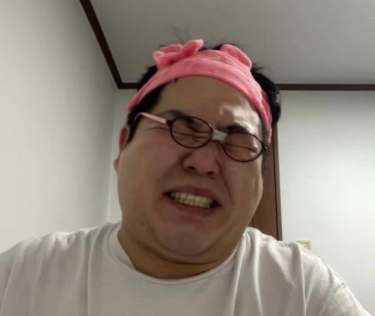  일상 • 과자 주워먹는 새