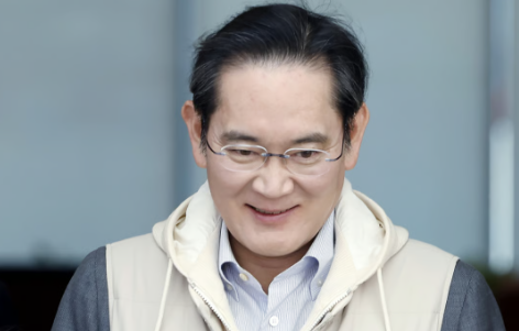  이재용 회장의 통 큰 결단! 중동 파견 직원에 500만원 '갤럭시' 선물