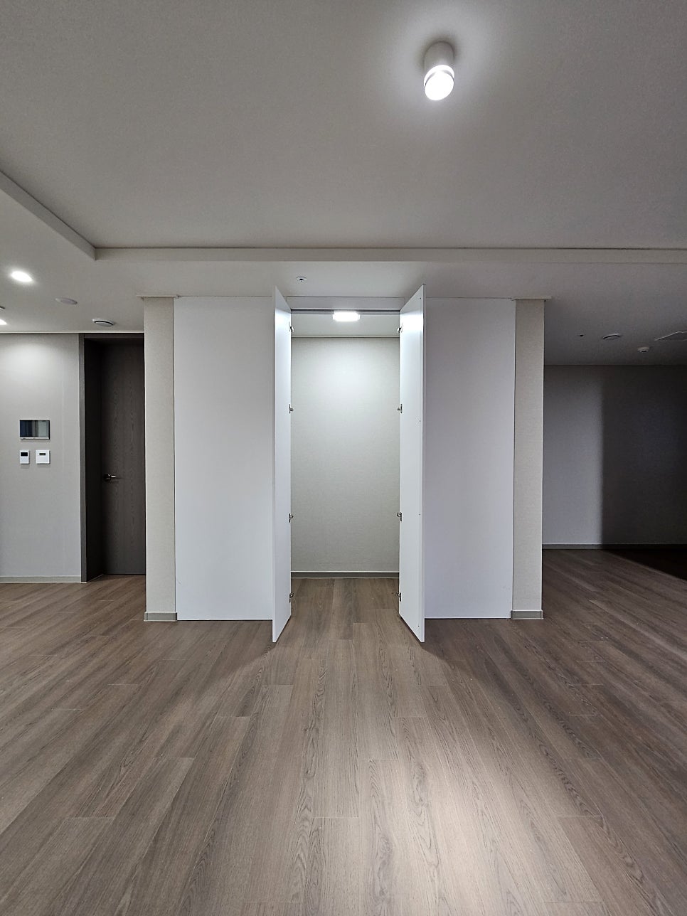 부산 무옵션아파트 맞춤가구제작 에코델타 더 베르힐 냉장고장 팬트리 공틀도어 오븐장 설치