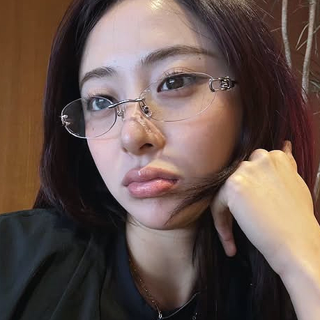 패션 안경 추천! 김채원 안경과 허윤진 안경테 뭐 살지 고민된다면
