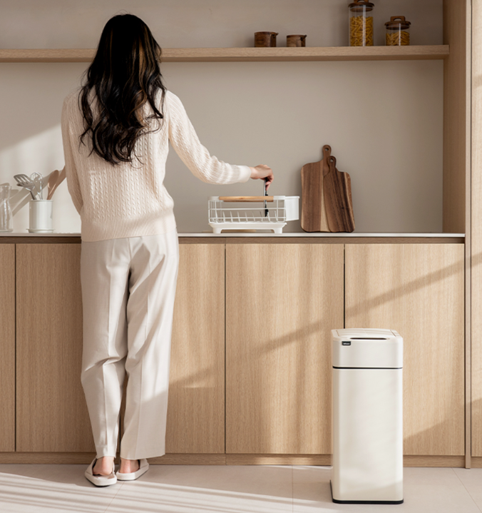  냄새 차단은 기본, 디자인까지 잡은 다룸 20L 기저귀 쓰레기통