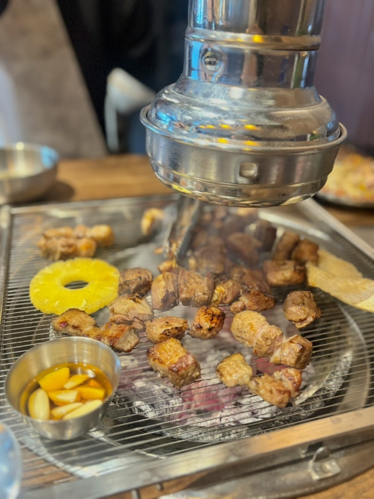  신림맛집 숯불 초벌 삼겹살 먹고 반한 신림 고기집 / 새로 생긴 신림 고기집 신림화로 후기