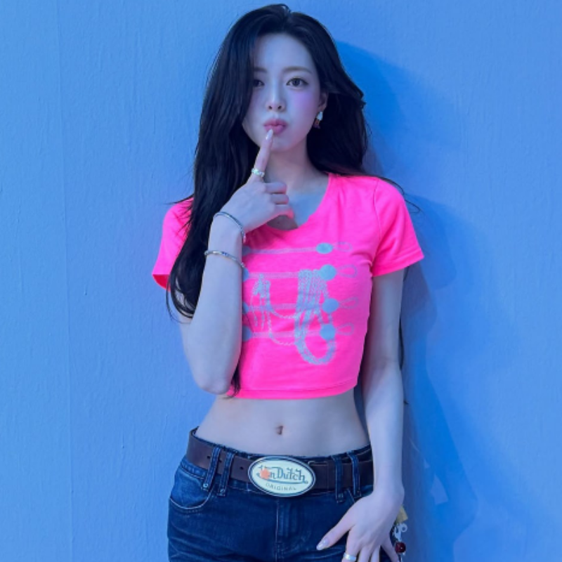 "진짜 자연 맞아?" 너무 완벽해서 논란.. 잇지 유나 골반패드 논란 잠재운 레전드 Y2K 코디패션