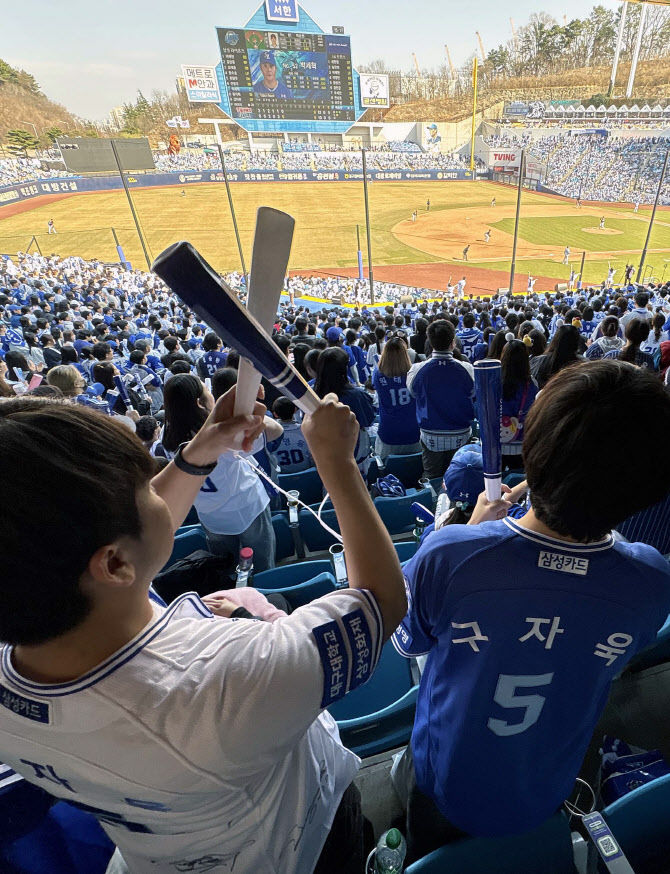 르네상스 맞은 KBO 개막, 역대급 1300만 관중 터지나?