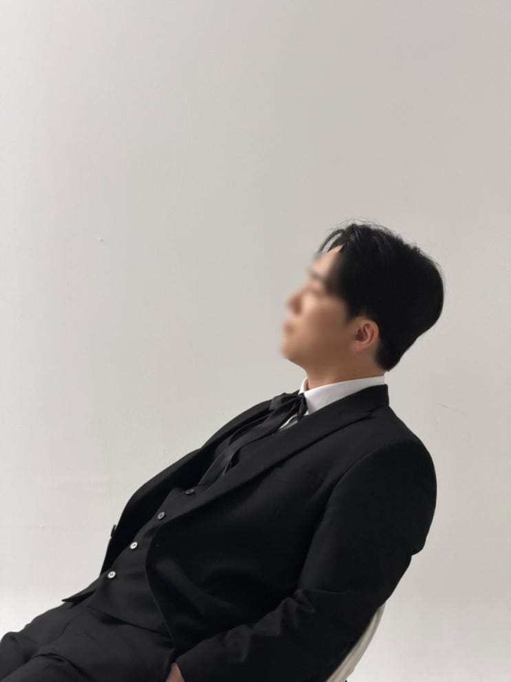  원규스튜디오 청담 화이트 호리존 신랑 단독 컷