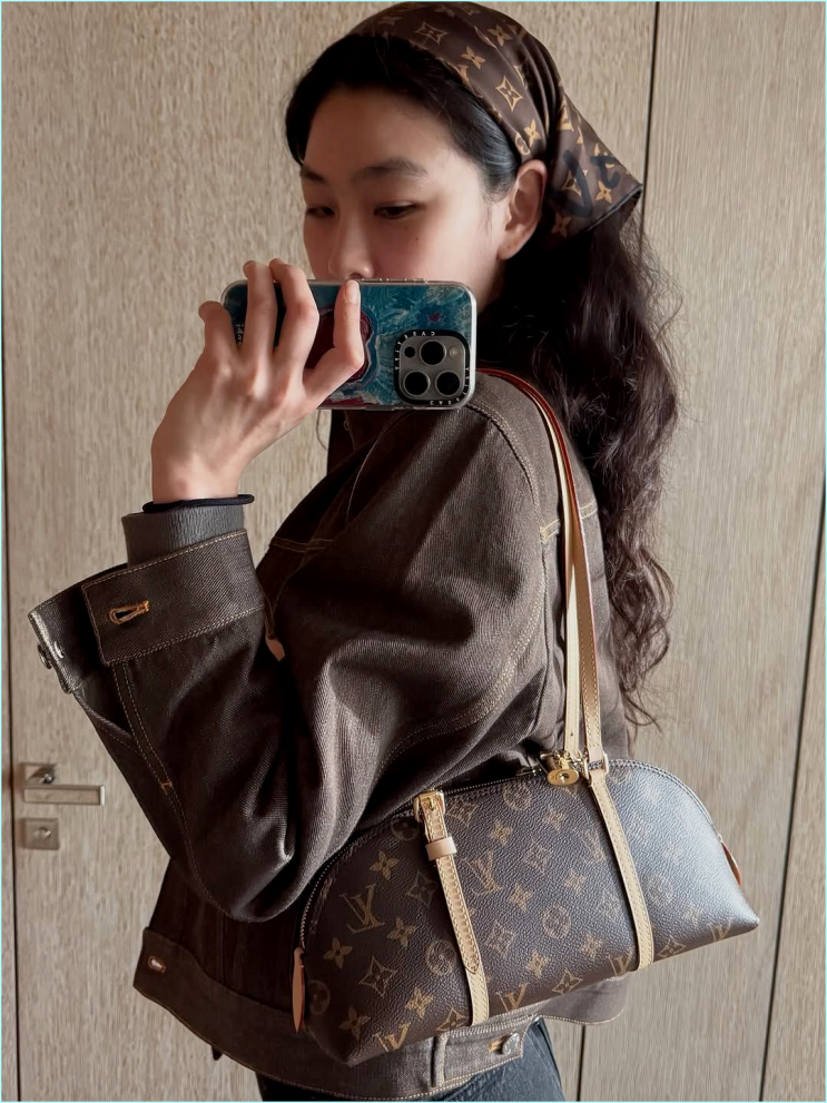  "머리에 두르면 힙해져" 정호연, 박규영의 스카프 한 장 차이, 2026 봄 코디 정답