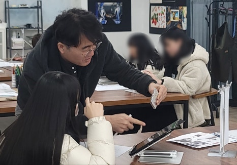  〔청주 미술학원〕 유튜브 영상으로 독학하는 그림, 왜 실력이 안 늘까요?