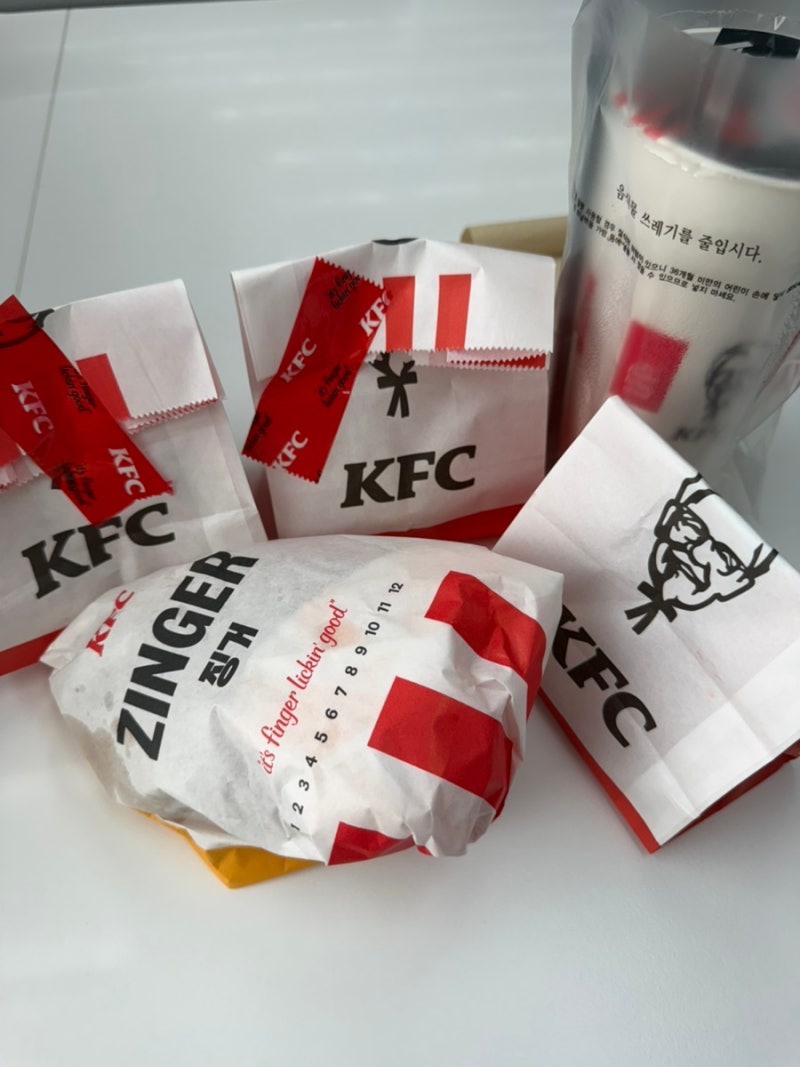 KFC 징거버거 징거텐더해쉬박스 단백질햄버거 칼로리 맛 가격 후기
