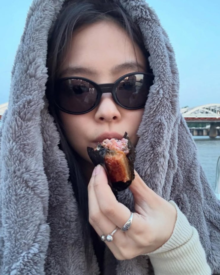  현재에 담은 오클리의 과거와 미래 - 오클리 아이자켓 리덕스 OO9438