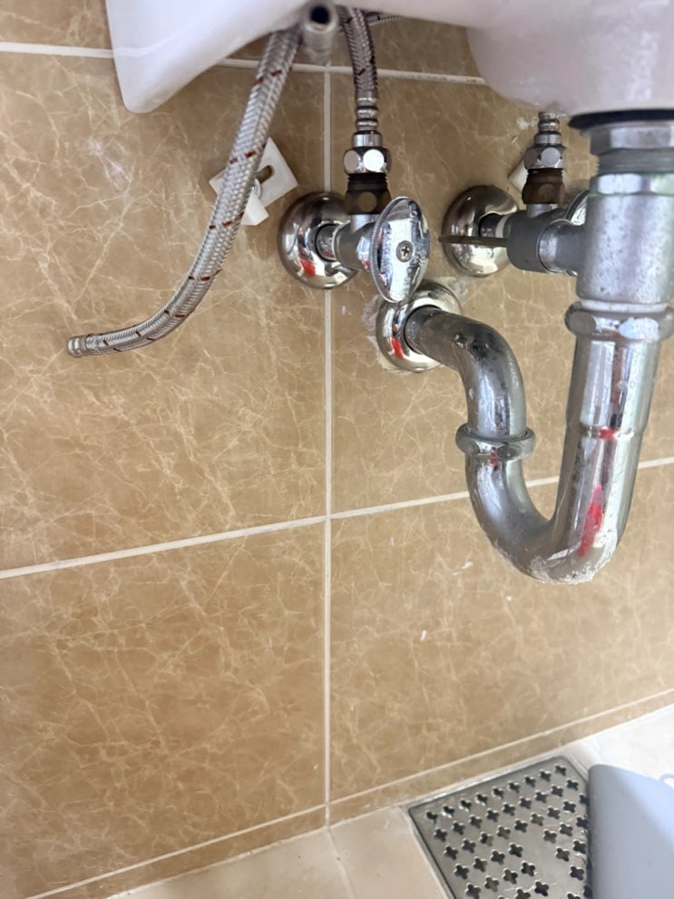  [인천 송림동 세면대 수전 교체] 송림휴먼시아 아파트 긴급 수리 후기: DIY 실패도 완벽 복구!