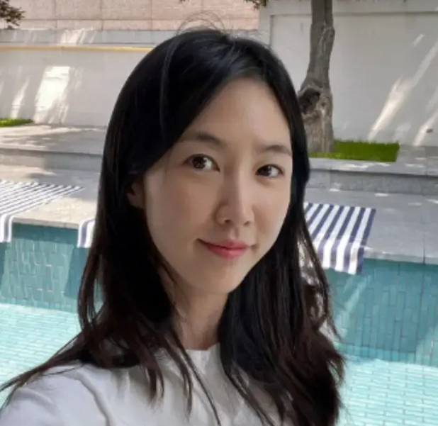 배우 이수경 리포트: "자영업 폭망 경력직?" 시련 딛고 돌아온 타짜의 화란이
