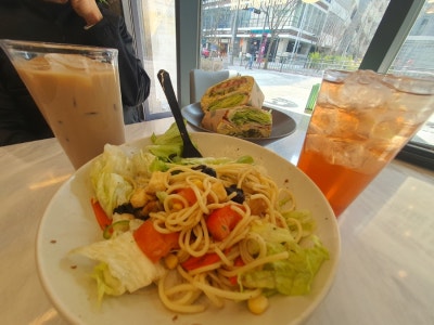 길 잃은 날, 배를 채울 수 있었던 호계동 카페ㅣ달리는 커피 호계SKV1점