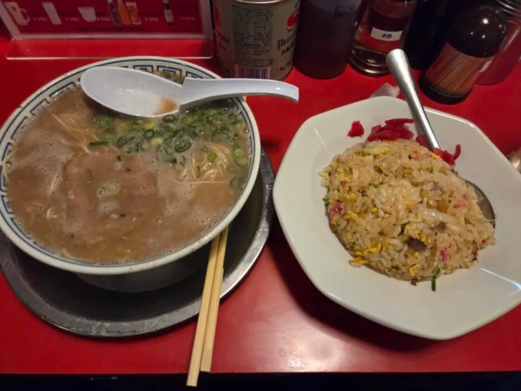  후쿠오카 야식이나 3차로 좋은 돈코츠라멘집 하카타다루마 총본점