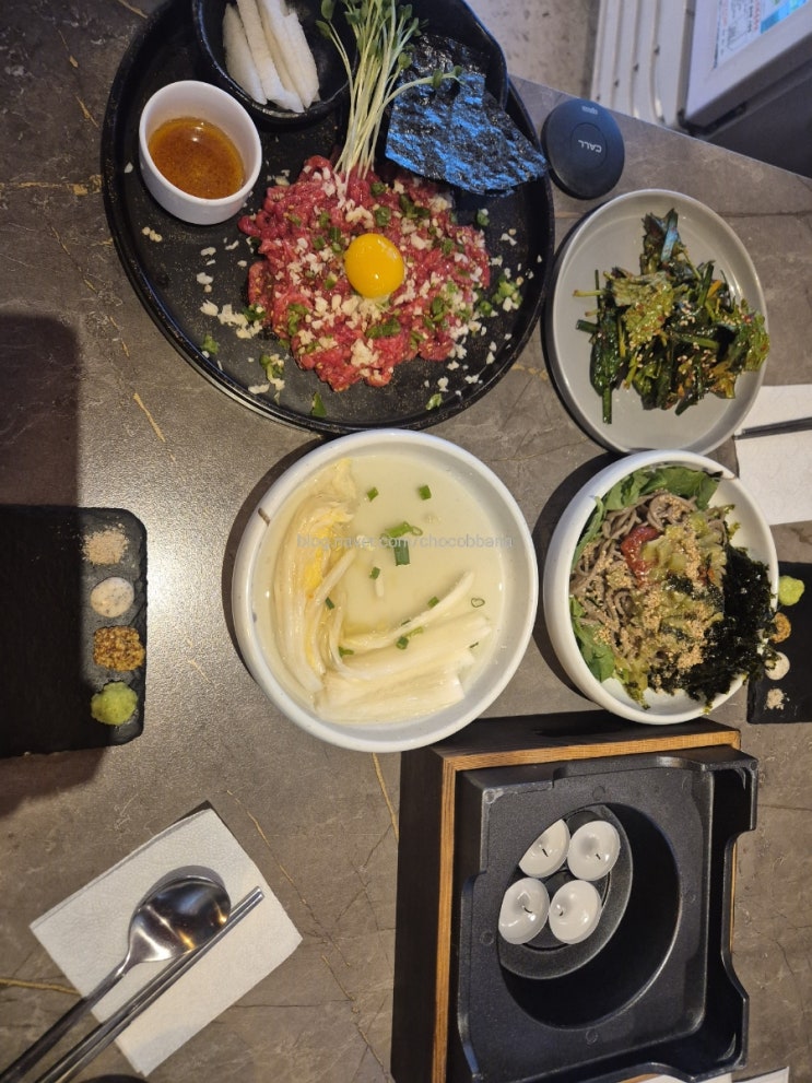  육미안 강남점 신논현역 구워주는 고기랑 육회 솥밥