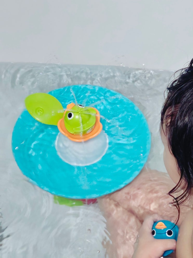  물놀이 장난감 추천! 유키두 빙글빙글 매직 오리 분수로 목욕시간 순삭